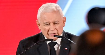 Jarosław Kaczyński prywatnie. Jego mama wspominała, że "BYŁA TAKA PANI", z którą się SPOTYKAŁ. O kim mowa?