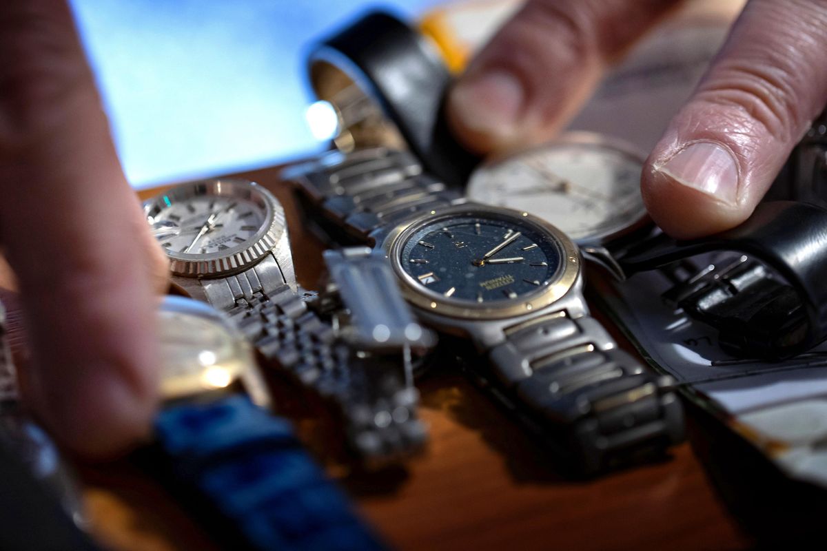 Biuro Rzeczy Znalezionych w Poznaniu wystawiło na aukcji biżuterię i zegarki. Przedmioty sprzedawane są za pośrednictwem platformy Allegro