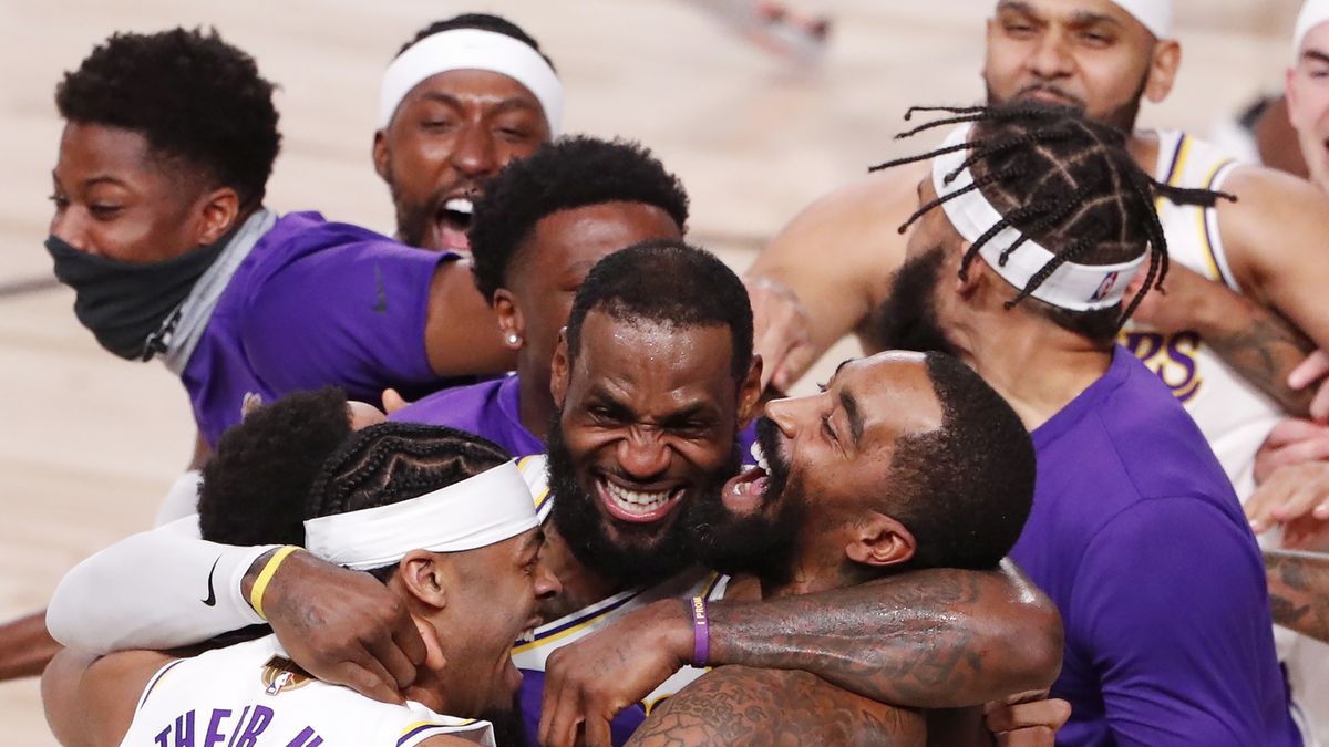 Zdjęcie okładkowe artykułu: PAP/EPA / ERIK S. LESSER SHUTTERSTOCK / Na zdjęciu: koszykarze Los Angeles Lakers