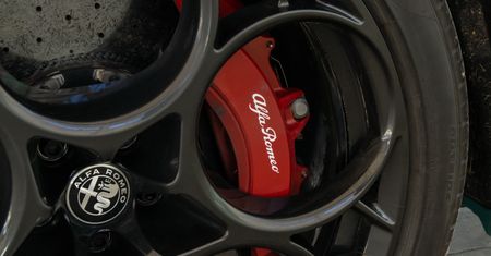 Czym będzie superauto Alfy Romeo? Szum medialny tworzy pytania bez odpowiedzi