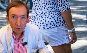 Przenoszony drogą płciową. Proktolog radzi nie lekceważyć tego objawu