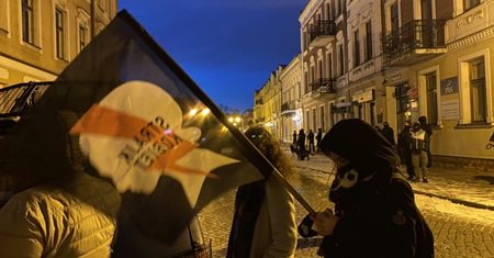 Wjechał w tłum protestujących. Zaskakująca decyzja prokuratury