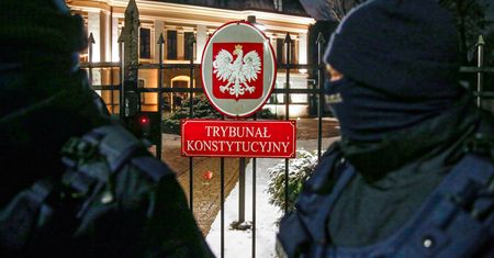 Aborcja ograniczona. Rzeczniczka resortu Zbigniewa Ziobry proponuje "pokój do wypłakania się"