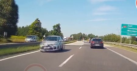 Sceny grozy na drodze ekspresowej. Toyota jechała pod prąd trasą S1