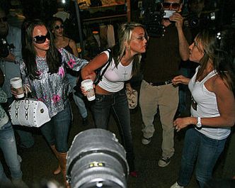 Siostra Britney walczy z przechodniem!