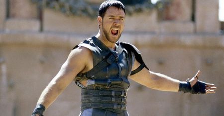 Russell Crowe zaskoczył widzów. "Tu stałem się mężczyzną"