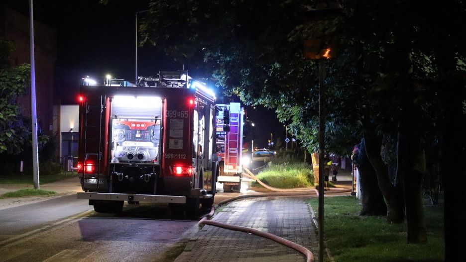 Pożar na Antoninach w Lesznie. Sytuacja wyglądała bardzo groźnie. Na miejscu pracują strażacy z Leszna i powiatu