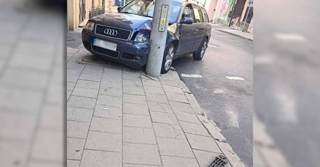 Pijany kierowca uszkodził kilka samochodów w centrum Lublina. Zatrzymał się dopiero na słupie