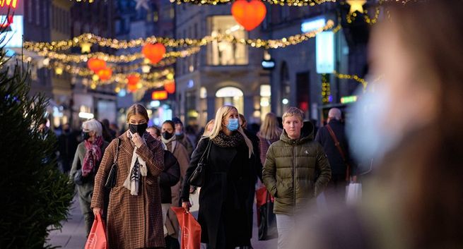 Polacy zaciskają pasa przed świętami. Wydatki średnio wyniosą 1415 zł