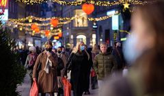 Polacy zaciskają pasa przed świętami. Wydatki średnio wyniosą 1415 zł