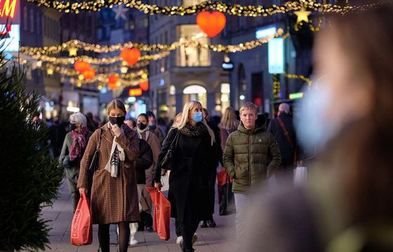 Polacy zaciskają pasa przed świętami. Wydatki średnio wyniosą 1415 zł