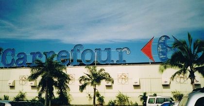Carrefour traci na zamachach. Juan i real wpłynęły na wyniki