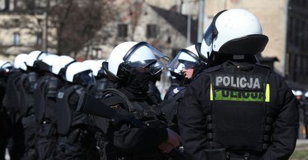 Podwyżki dla służb mundurowych. Wiceminister zapowiedział 4,6 proc. w 2016 roku