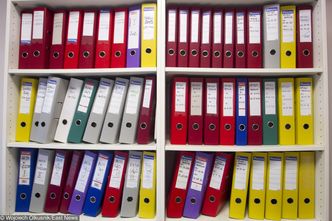 Dokumenty pracownicze po nowemu: pożegnanie z papierem i 50-letnim okresem przechowywania