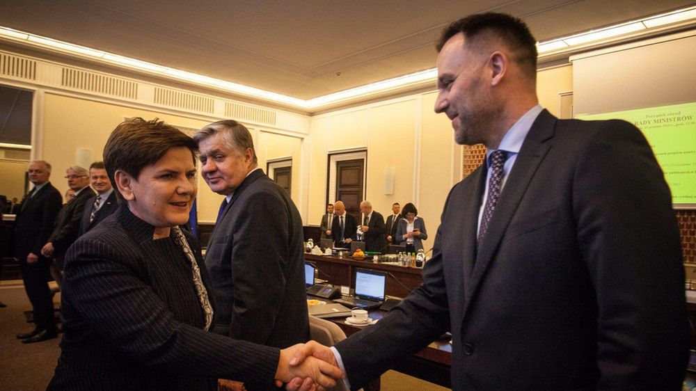 Na zdjęciu Beata Szydło i minister skarbu Dawid Jackiewicz odpowiedzialny za zmiany personalne w spółkach