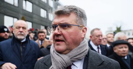 Sprzeczka przed Sejmem. Wąsik obraził dziennikarza