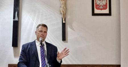 Grzmiał. Czarnek popędził do Radia Maryja