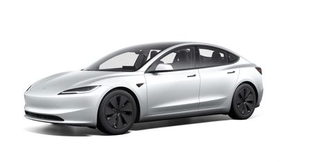 Rekordowy zasięg za niecałe 210 tys. zł. Tesla znów podnosi poprzeczkę