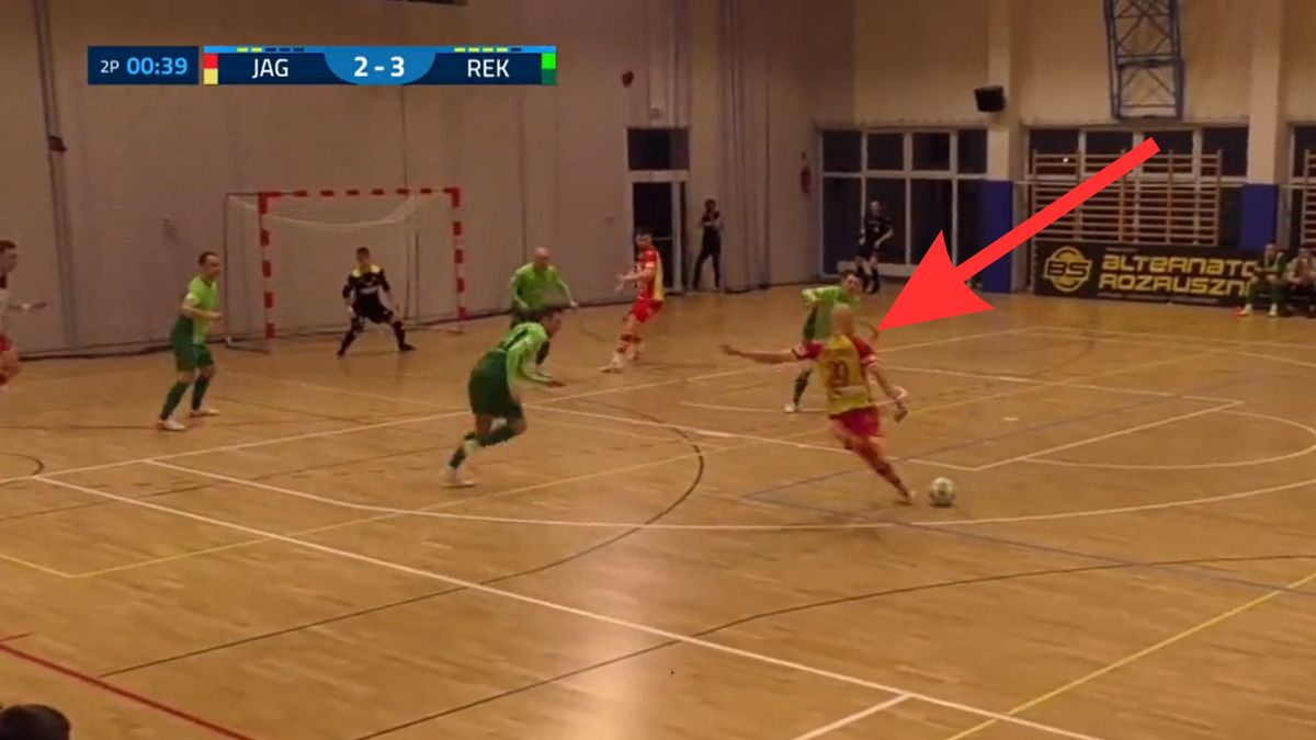Zdjęcie okładkowe artykułu: Twitter / Futsal Ekstraklasa / Świetnie uderzył Ołeksandr Kolesnikow.
