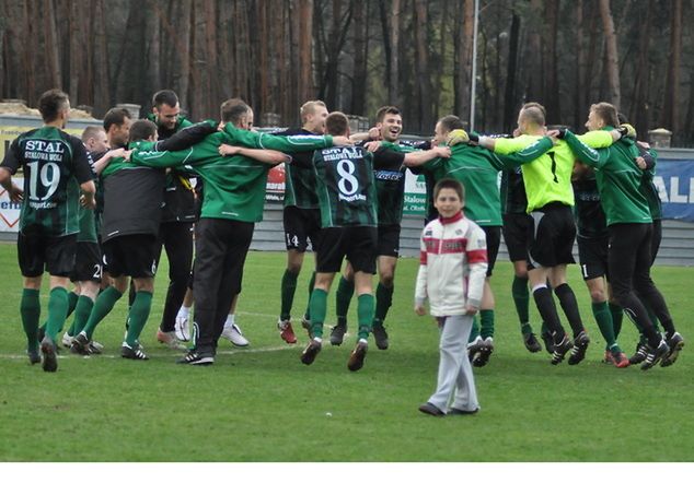 Piłkarze Stali na razie mają powody do radości