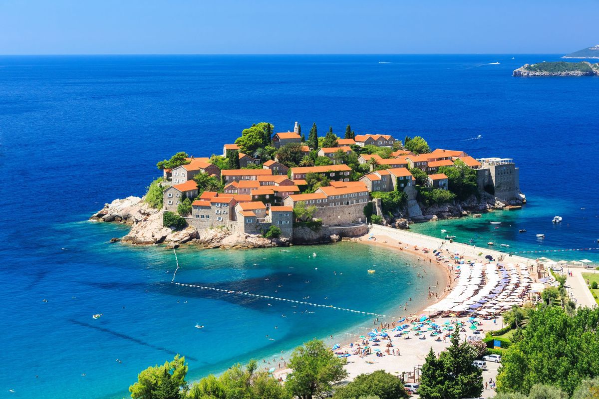Czarnogóra to coraz bardziej popularny kierunek wśród turystów z Polski