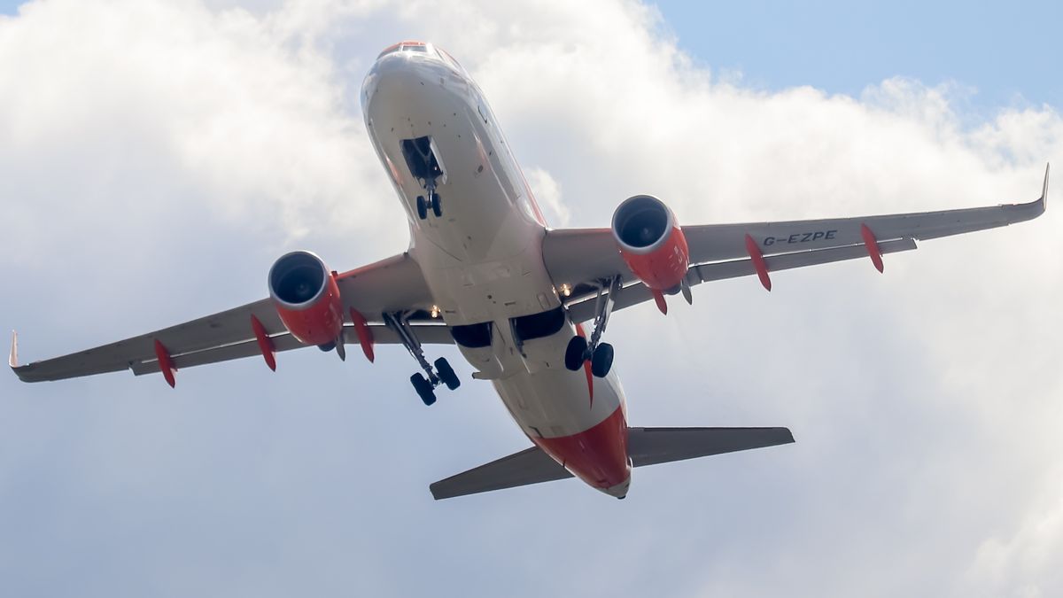 Samolot linii easyJet wpadł w turbulencje. Dwie osoby ranne.