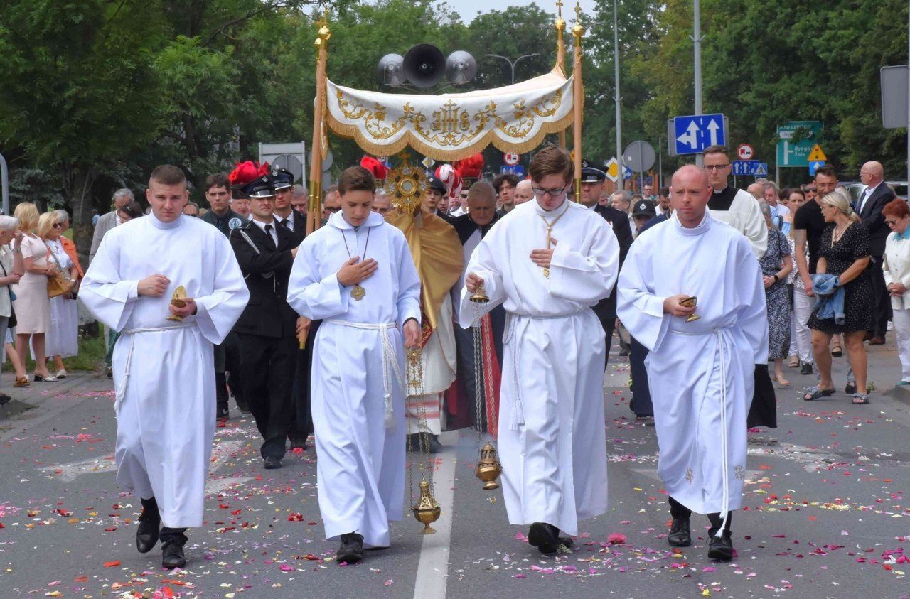 Ulicami Inowrocławia i Mogilna przejdą duże procesje do czterech ołtarzy