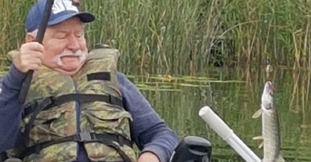 Lech Wałęsa nie przestaje zaskakiwać. Internauci wytknęli jeden szczegół