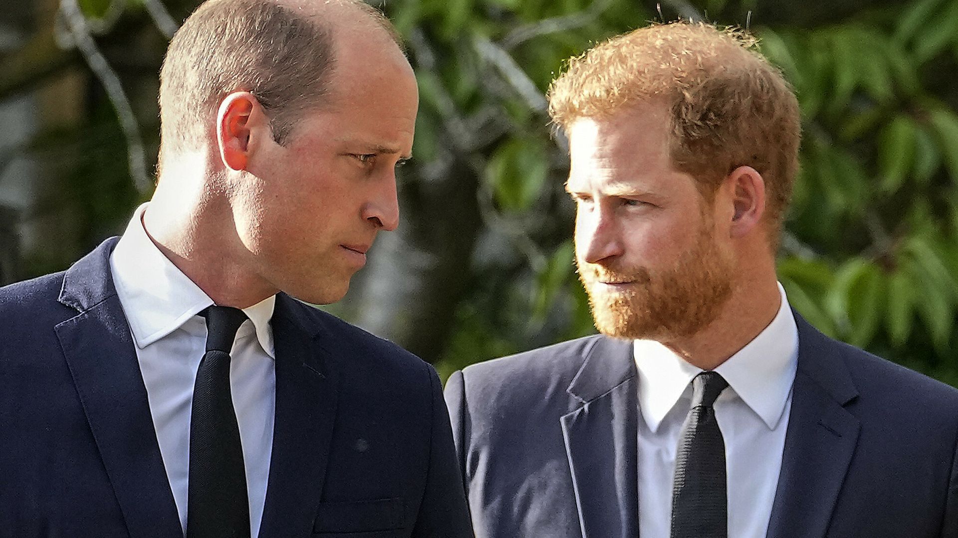 Książę William i książę Harry wspólnie z żonami wyszli do tłumów po śmierci królowej Elżbiety II (EAST_NEWS, Fot: AP)