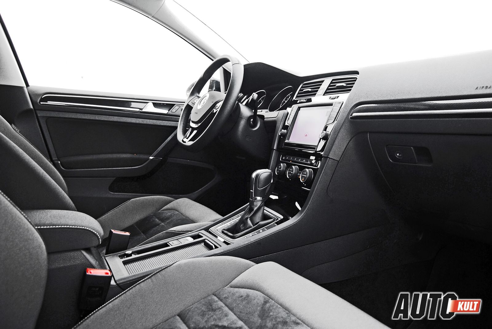 Volkswagen Golf Variant VII 2,0 TDI Highline vs. Ford Focus Kombi 1,6 EcoBoost Titanium - test  [galeria] 21