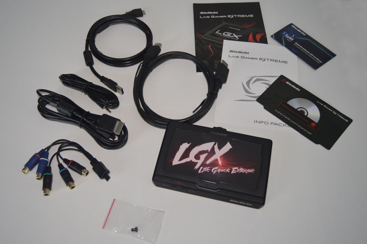 Instrukcję obsługi, kabel USB 3.0, kabel audio 3,5 mm, kabel HDMI, kabel Component, kabel PS3