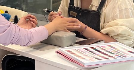 Zakaz TPO w salonach manicure. Stylistki drżą przed mandatami. "To chaos"