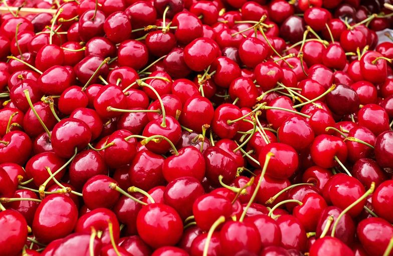 Drożyzna na bazarze. Cena za czereśnie przechodzi ludzkie pojęcie