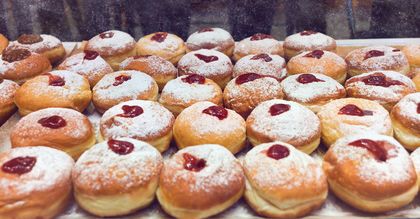 Tłusty czwartek. Ile powinniśmy zapłacić za pączka?