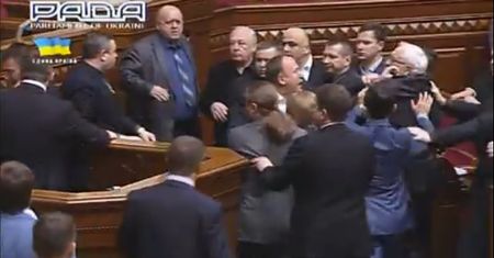 Bójka w ukraińskim parlamencie