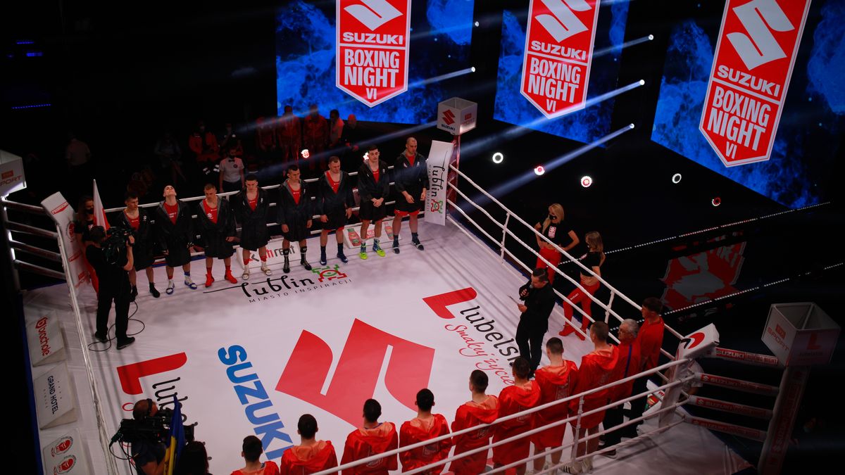 Na zdjęciu prezentacja zawodników podczas Suzuki Boxing Night