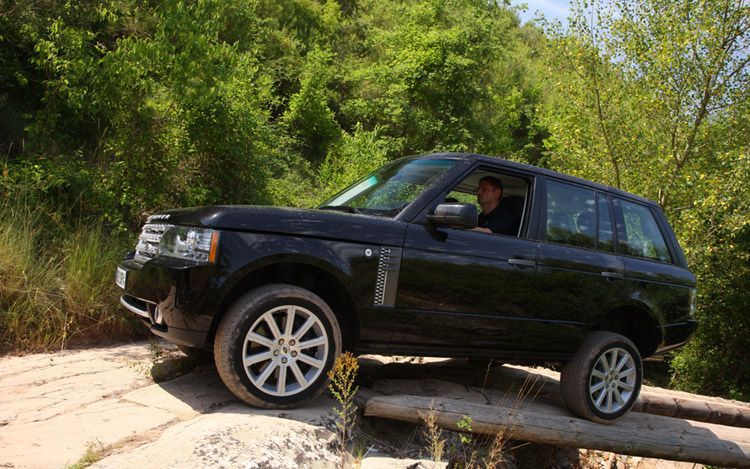 Range Rover (fot. trucktrend.com)