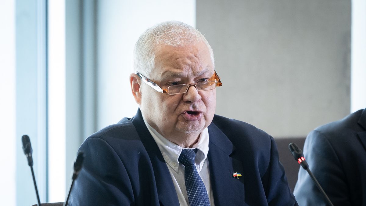 Na zdjęciu prof. Adam Glapiński w trakcie posiedzenia sejmowej komisji finansów