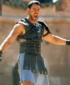 Russell Crowe z dużo młodszą dziewczyną. Poznajecie Gladiatora?