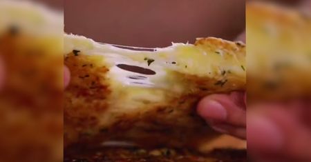 Australijski szef kuchni zaskakuje. Pomysłowy przepis na przekąskę