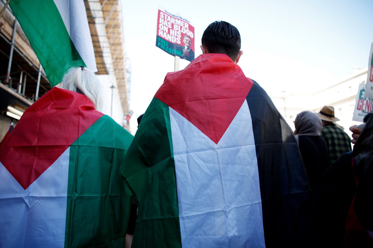 Israel and Hamas start crucial ceasefire talks in Qatar