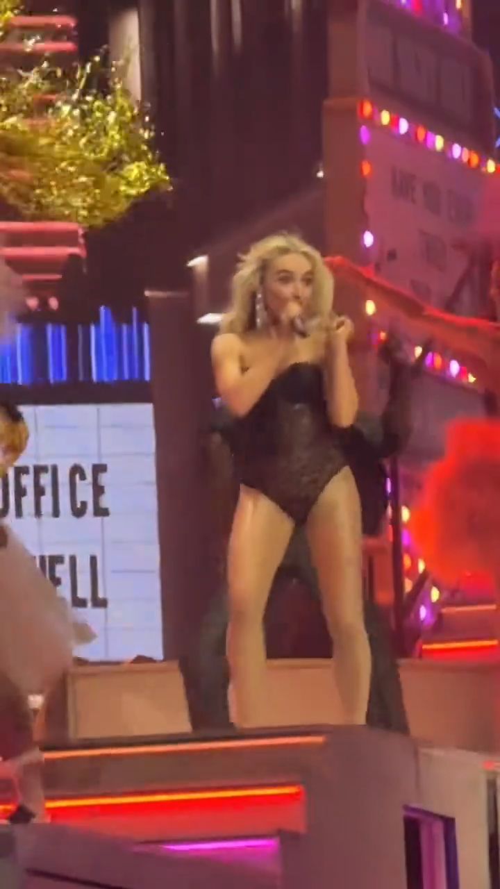 Sabrina Carpenter podczas występu na Coachelli