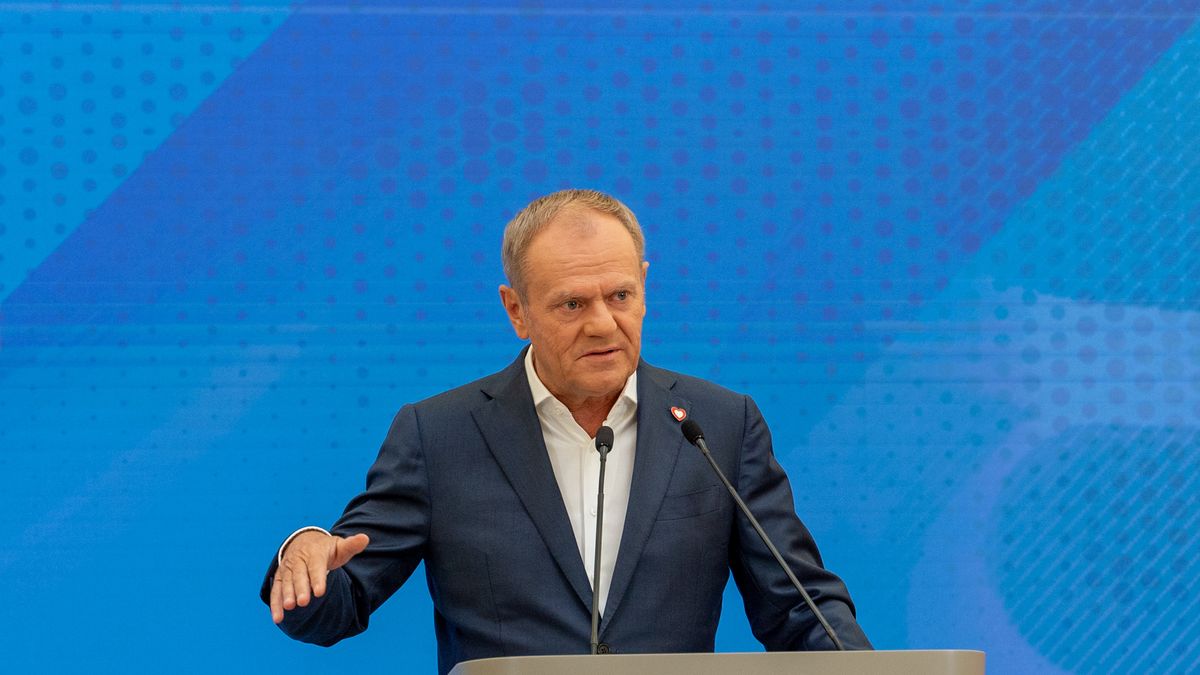 WARSAW, POLAND - 2024/08/09: Prime Minister Donald Tusk speaks during a press conference. The Prime Minister of Poland, Donald Tusk, participated in a press conference where he oversaw the signing of an inter-ministerial agreement. The agreement was signed by Adam Bodnar (Minister of Justice), Tomasz Siemoniak (Minister of the Interior and Administration), and Andrzej Domanski (Minister of Finance). The focus of this agreement is to coordinate efforts within their departments to "prepare a set of proposals aimed at preventing the abuse of power and the misuse of government positions for personal gain."
Prime Minister Tusk initiated the signing of this agreement, highlighting significant abuses within a "closed system" that allegedly operated since 2016. It is estimated that these abuses, linked to individuals associated with the previous government and various state services, caused financial losses of around 25,288,000,000.00 United States Dollar. To date, the Prosecutor's Office has received 149 reports of alleged criminal activity related to this case. (Photo by Marek Antoni Iwaczuk/SOPA Images/LightRocket via Getty Images)