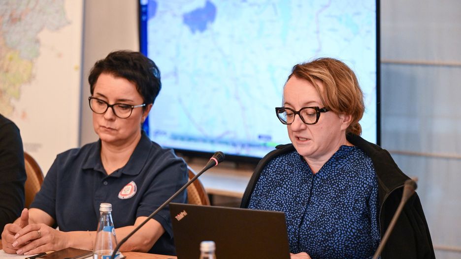 Joanna Kopczy�ska
Wroc�aw, 19.09.2024. Prezes Pa�stwowego Gospodarstwa Wodnego Wody Polskie Joanna Kopczy�ska (P) podczas narady og�lnopolskiego sztabu kryzysowego we Wroc�awiu, 19 bm. W trakcie spotkania om�wiona zosta�a bie��ca sytuacja powodziowa w po�udniowo-zachodniej Polsce. (amb) PAP/Maciej Kulczy�ski
Maciej Kulczy�ski
alert, deszcze, ekstremalne opady, kryzysowy kryzysowego, narada, odprawa, opady deszczu, ostrze�enie, podtopie�, pogoda, polityk, polityka, sztab kryzysowy, sztab sztabu, ulewa, ulewy, W�adys�aw Kosiniak Kamysz, zagro�enie