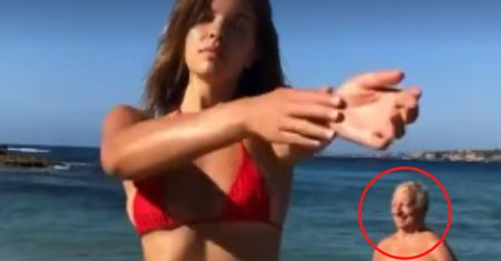 Nie wiedziała, co dzieje się za jej plecami. Wideo ma 8 mln wyświetleń