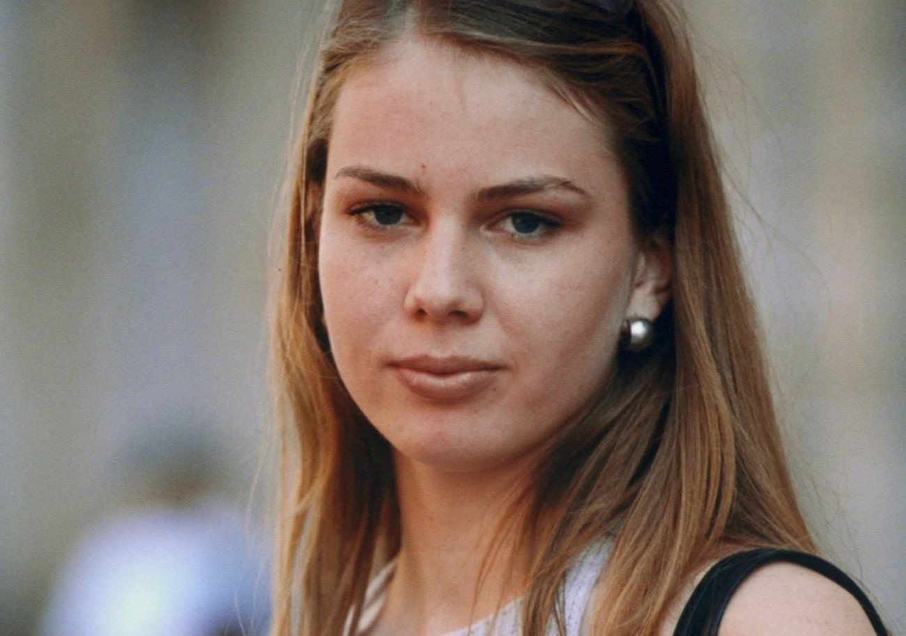 Barbara Mularczyk urodziła się 5 kwietnia 1984 roku we Wrocławiu. Ma więc dziś już 39 lat. Od dziecka pasjonowało ją aktorstwo. Pierwsze szlify w zawodzie zdobywała w dziecięcej sekcji aktorskiej, która funkcjonowała przy Teatrze &#34;Kalambur&#34; we Wrocławiu. Jest absolwentką wydziału aktorskiego wrocławskiej Akademii Sztuk Teatralnych.Na zdjęciu Barbara Mularczyk na Festiwalu Dobrego Humoru. Rok 2001.Tak dziś wygląda 39-letnia Barbara Mularczyk, czyli Mariolka z serialu &#34;Świat według Kiepskich. Zobaczcie zdjęcia &gt;&gt;&gt;&gt;