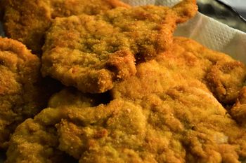 Jak podgrzać schabowego? Dzięki tej metodzie będzie smaczny i chrupiący