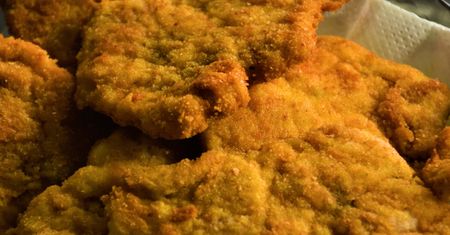 Jak podgrzać schabowego? Dzięki tej metodzie będzie smaczny i chrupiący