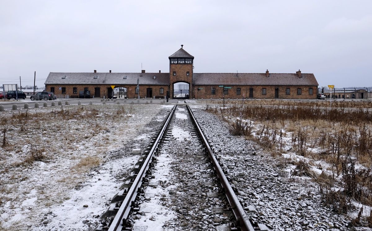 Zarzuty dla byłego strażnika z Auschwitz. Mężczyzna ma 94 lata