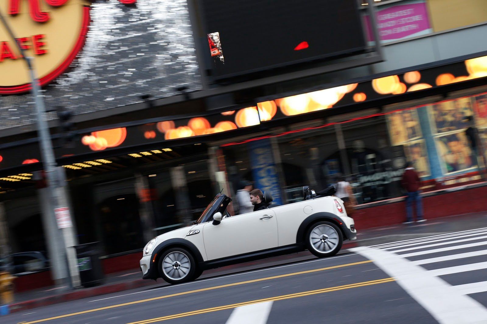 Galeria Mini jako celebracja sprzedaży półmilionowego egzemplarza w USA 20